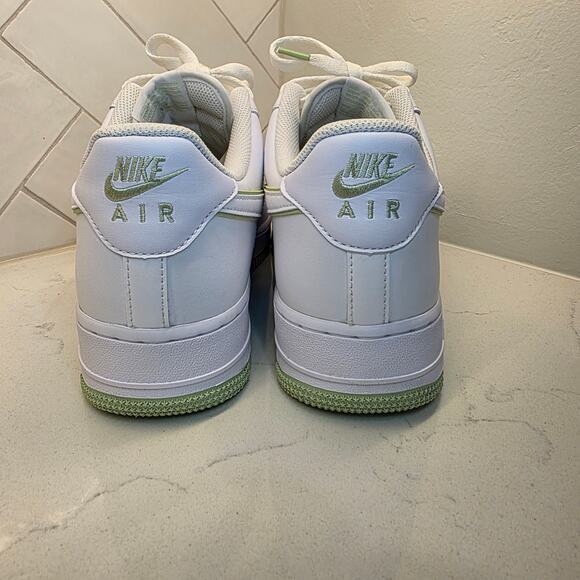 Nike Air Force 1 ‘07 LV8 Men’s 11 White Light Menta DV0788-105 - Picture 2 of 7